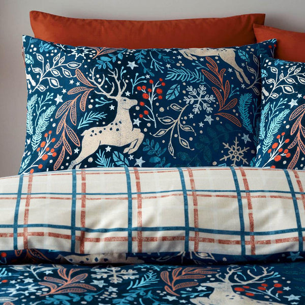 Christmas Duvet Set Festive Reindeer Stag Bedding Quilt Cover Burgundy or Blue